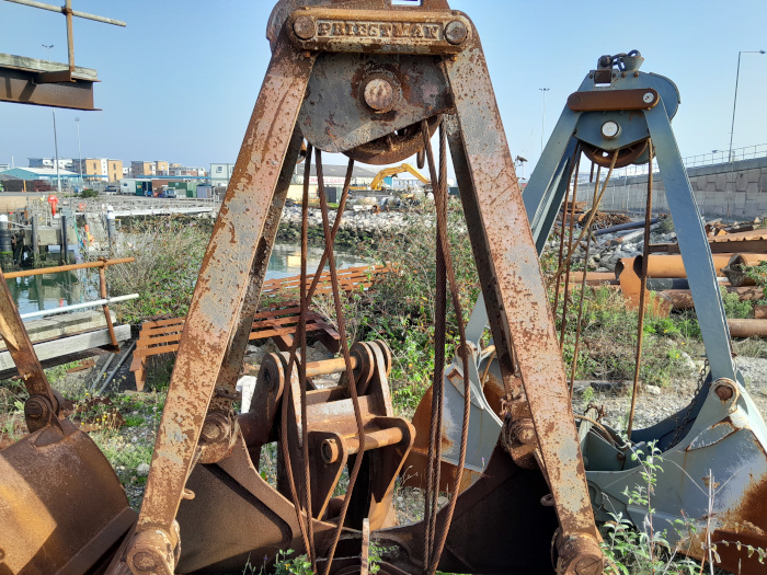 Priestman Shell Grabs 1155H/89 (three identical)