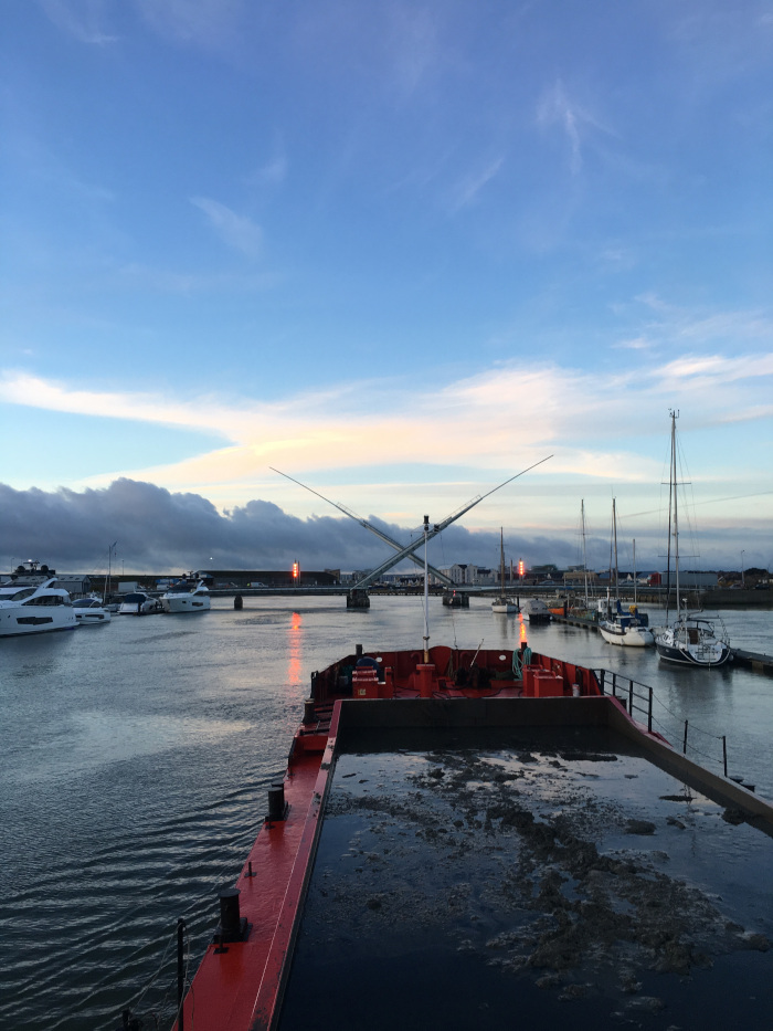 Split 2 Split Hopper Barge 460m Cube 47.76m Open For Charter 